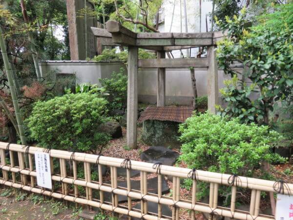三囲神社