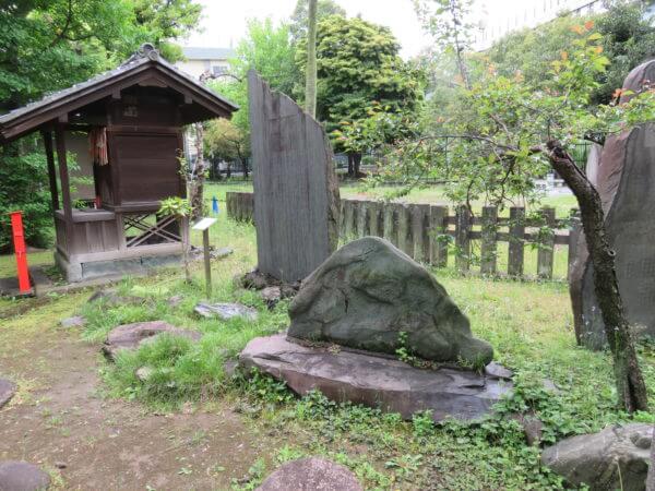 三囲神社